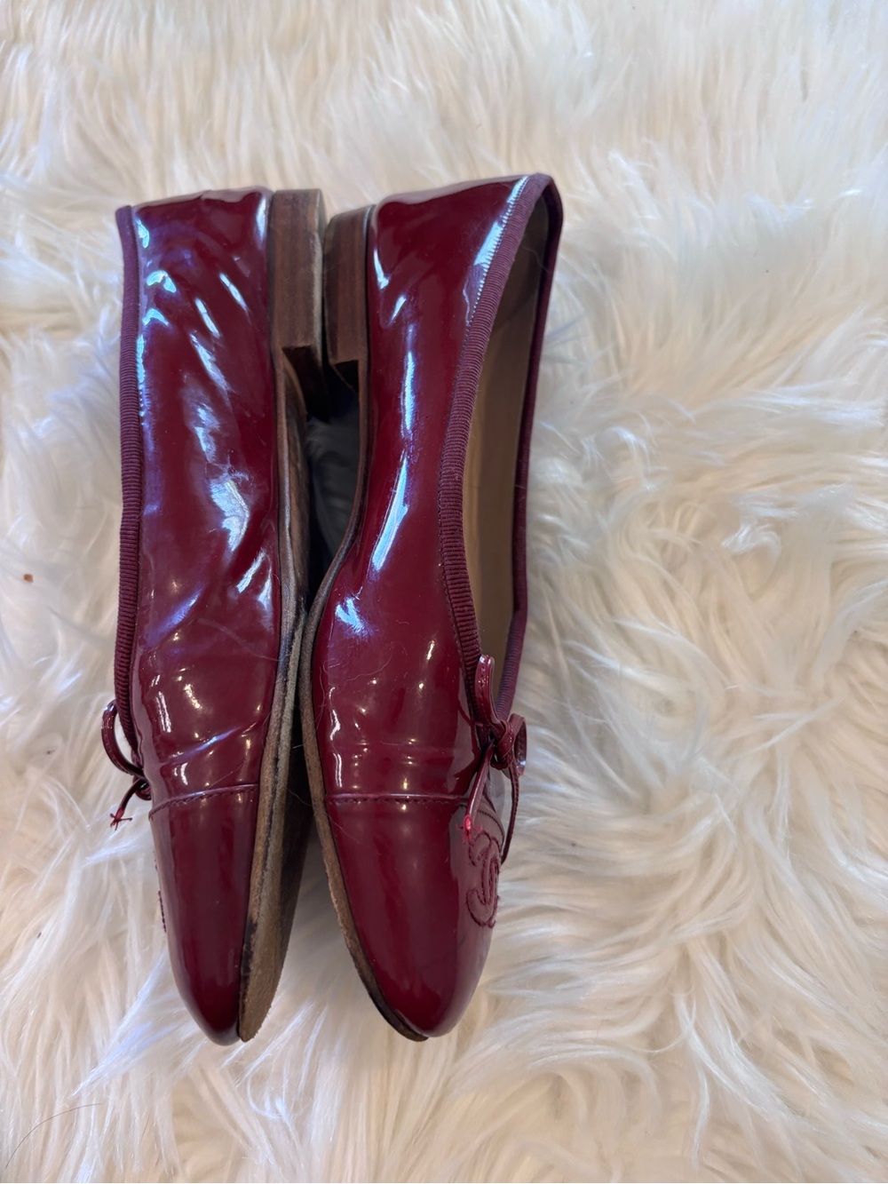 Vintage CHANEL Burgundy Patent Leather Ballet Flats with Bow - Picture 3 of 12